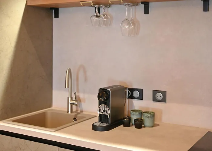 Walnut Bistro & شقة فندقية 4*