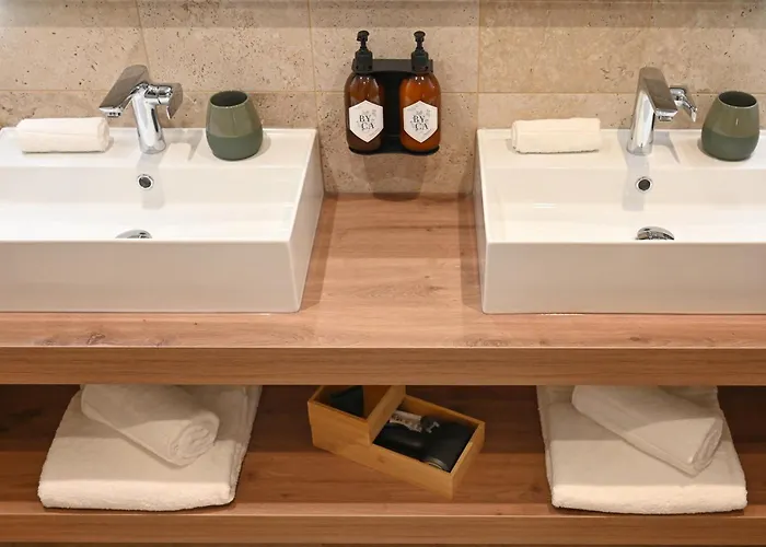 Walnut Bistro & 4*